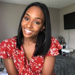 Meet your Posher, Whitney